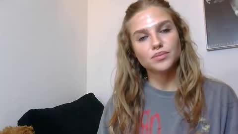 sweetcme online show from April 21, 1:42 am