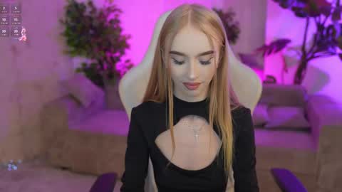 Snapshot of sweetdesiree_ chatting on February 21, 4:05 pm Amelia online show from February 21, 4:05 pm
