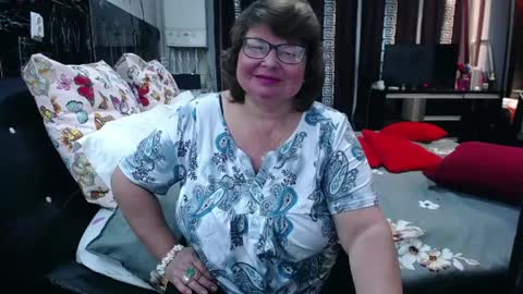 sweetestmilf4you online show from April 30, 6:13 pm