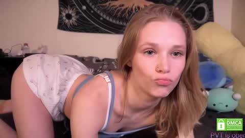 Snapshot of sweetgracee chatting on October 21, 2:48 am sweetgracee online show from October 21, 2:48 am