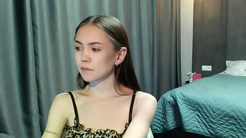 Snapshot of sweetieee_kira chatting on October 3, 9:42 pm sweetieee_kira online show from October 3, 9:42 pm