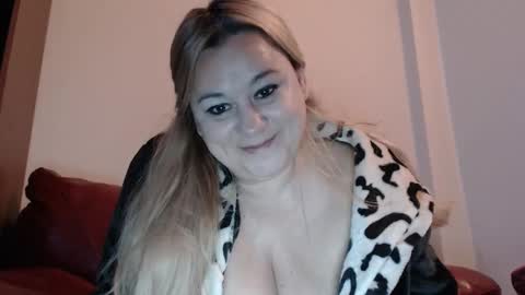 Snapshot of sweetkendraxxx4u chatting on December 5, 10:12 pm Sweet kendra online show from December 5, 10:12 pm