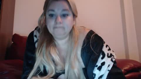 Snapshot of sweetkendraxxx4u chatting on December 8, 10:03 pm Sweet kendra online show from December 8, 10:03 pm