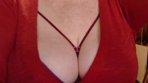 Snapshot of sweetli_angel chatting on October 9, 1:54 am sweetli_angel online show from October 9, 1:54 am