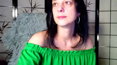 JenJenny online show from October 24, 4:30 am