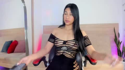 instagram sweetluna 0 online show from May 5, 1:25 pm