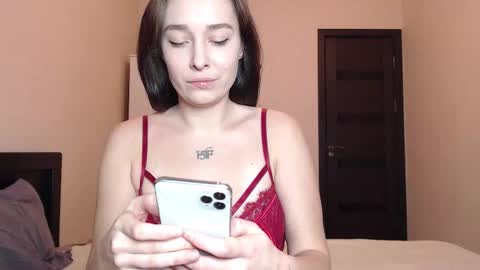 Mia online show from March 4, 10:05 pm