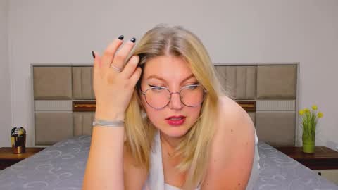 Snapshot of sweetmilf36 chatting on October 9, 8:02 pm Claudia online show from October 9, 8:02 pm