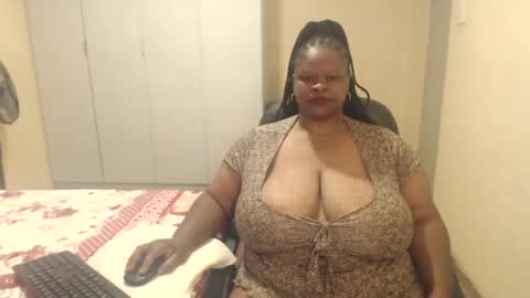 Snapshot of sweetnoziexxx chatting on January 19, 7:57 am sweetnoziexxx online show from January 19, 7:57 am