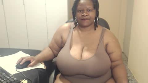 Snapshot of sweetnoziexxx chatting on October 18, 6:16 am sweetnoziexxx online show from October 18, 6:16 am