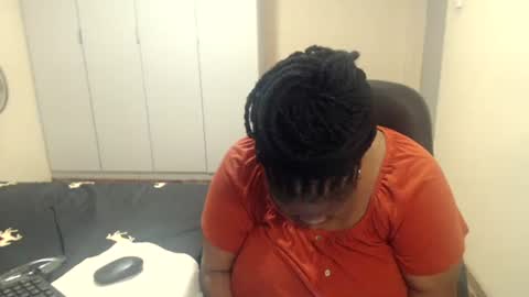 Snapshot of sweetnoziexxx chatting on February 17, 3:44 pm sweetnoziexxx online show from February 17, 3:44 pm