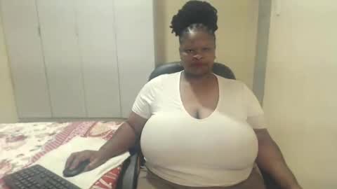 Snapshot of sweetnoziexxx chatting on January 16, 6:46 am sweetnoziexxx online show from January 16, 6:46 am