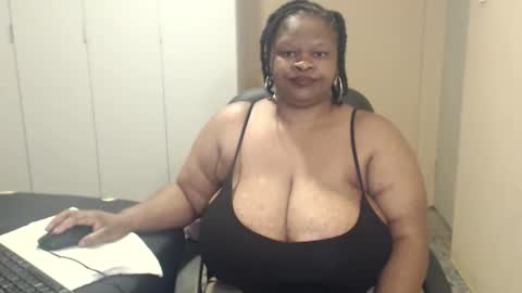 Snapshot of sweetnoziexxx chatting on October 4, 6:08 am sweetnoziexxx online show from October 4, 6:08 am
