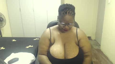Snapshot of sweetnoziexxx chatting on March 11, 5:46 am sweetnoziexxx online show from March 11, 5:46 am