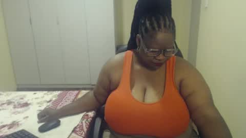 Snapshot of sweetnoziexxx chatting on January 22, 5:59 am sweetnoziexxx online show from January 22, 5:59 am