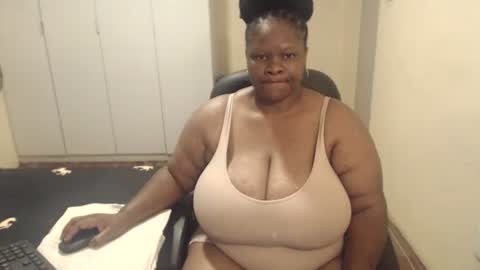 Snapshot of sweetnoziexxx chatting on February 8, 7:04 am sweetnoziexxx online show from February 8, 7:04 am