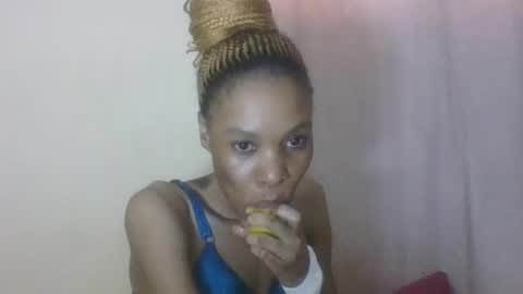 ESTHER online show from August 3, 12:44 pm