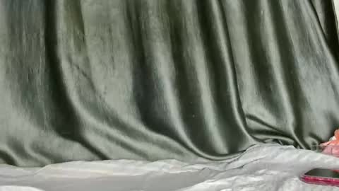 slim ivy online show from April 25, 12:41 pm