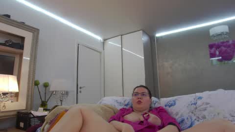 SweetRaisa online show from April 21, 1:42 am