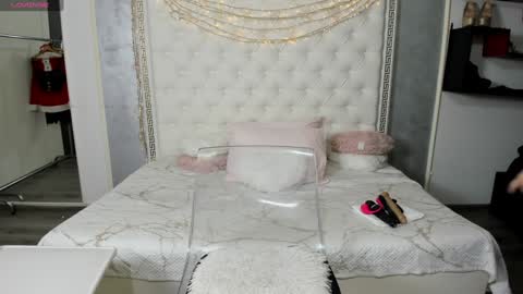 Snapshot of sweetsexangel chatting on January 12, 6:26 pm Goddess Allysse online show from January 12, 6:26 pm