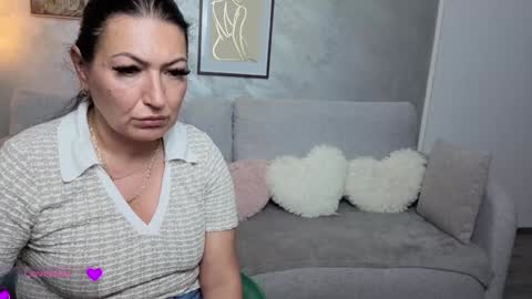 Snapshot of sweetsexangel chatting on September 9, 4:18 pm Goddess Allysse online show from September 9, 4:18 pm