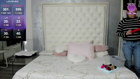 Snapshot of sweetsexangel chatting on December 5, 12:00 pm Goddess Allysse online show from December 5, 12:00 pm