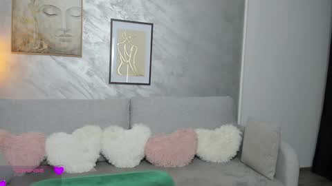 Snapshot of sweetsexangel chatting on September 13, 8:17 pm Goddess Allysse online show from September 13, 8:17 pm
