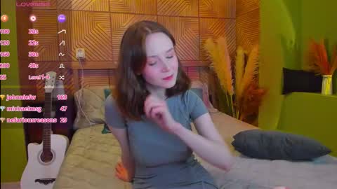 Snapshot of sweetshy_ chatting on September 22, 3:21 pm Alice online show from September 22, 3:21 pm