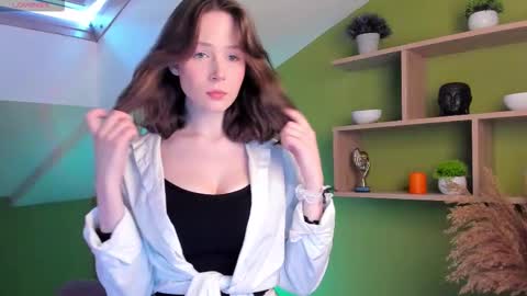 Snapshot of sweetshy_ chatting on October 11, 2:31 pm Alice online show from October 11, 2:31 pm