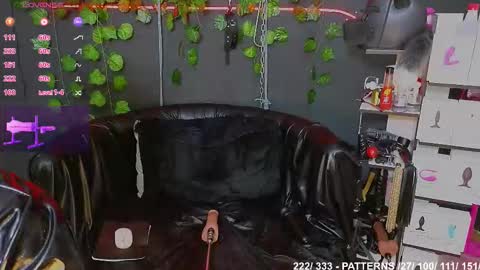 Snapshot of sweett_mollyy chatting on September 17, 2:20 am Molly - INDEPENDENT MODEL online show from September 17, 2:20 am