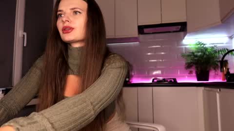 Snapshot of sweettpussysex chatting on February 26, 9:50 pm Mari ista mari etta18 online show from February 26, 9:50 pm