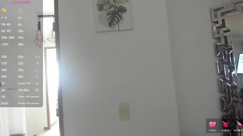 sweetvane_ online show from September 28, 3:50 pm