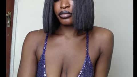 Snapshot of sweetxxboobsx chatting on October 15, 9:01 am sweetxxboobsx online show from October 15, 9:01 am