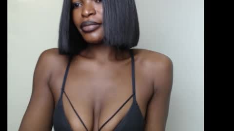 Snapshot of sweetxxboobsx chatting on October 8, 9:35 am sweetxxboobsx online show from October 8, 9:35 am