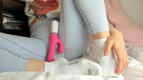 Snapshot of sweety_cum chatting on February 6, 9:49 pm Mia online show from February 6, 9:49 pm