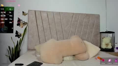  independent model  online show from March 12, 2:53 pm