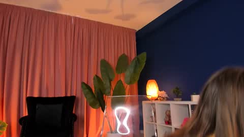 Snapshot of sweetyfit chatting on October 3, 7:24 am Leya online show from October 3, 7:24 am