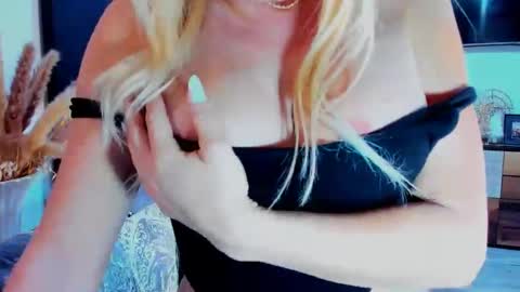 Snapshot of swetkatie chatting on December 4, 3:37 am Ecaterina online show from December 4, 3:37 am