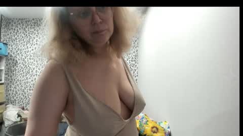 switchlorenx online show from March 6, 9:21 pm