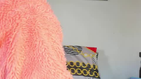 Snapshot of swtt_lilly chatting on October 13, 7:27 pm Lilly online show from October 13, 7:27 pm