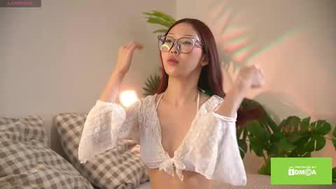 Snapshot of swtty_meivi chatting on October 12, 6:27 am MEI online show from October 12, 6:27 am