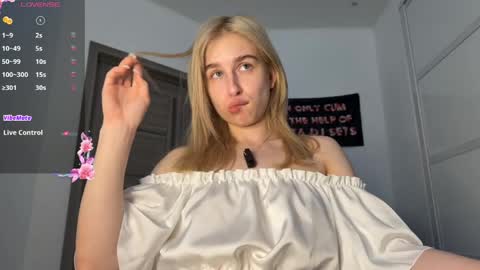 Mona online show from April 24, 4:54 pm