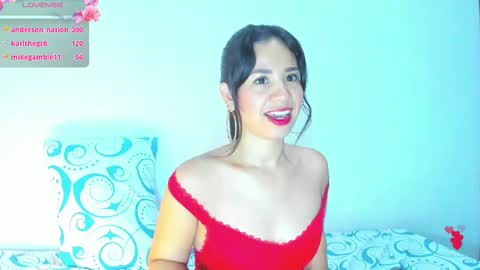 Snapshot of sylphy17 chatting on February 15, 10:33 am sylphy17 online show from February 15, 10:33 am