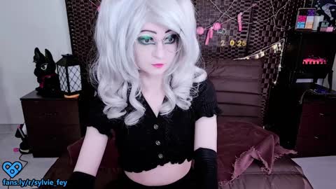 Snapshot of sylvie_fey chatting on January 6, 1:31 am Sylvie online show from January 6, 1:31 am