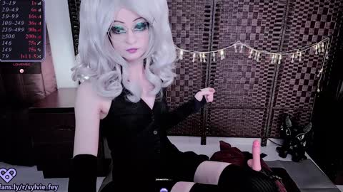 Snapshot of sylvie_fey chatting on January 13, 12:19 am Sylvie online show from January 13, 12:19 am