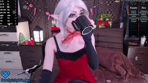 Snapshot of sylvie_fey chatting on December 25, 12:05 am Sylvie online show from December 25, 12:05 am