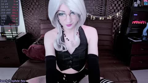 Snapshot of sylvie_fey chatting on January 18, 12:57 am Sylvie online show from January 18, 12:57 am