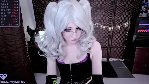 Snapshot of sylvie_fey chatting on January 12, 12:49 am Sylvie online show from January 12, 12:49 am