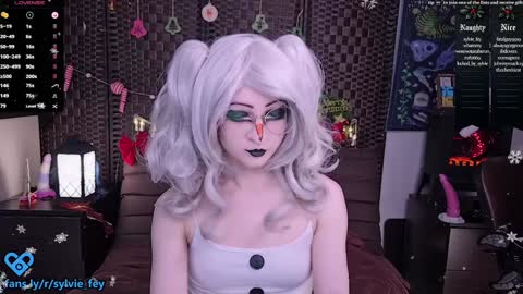 Snapshot of sylvie_fey chatting on December 22, 1:44 am Sylvie online show from December 22, 1:44 am