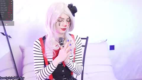 Snapshot of sylvie_fey chatting on October 5, 10:59 pm Sylvie online show from October 5, 10:59 pm